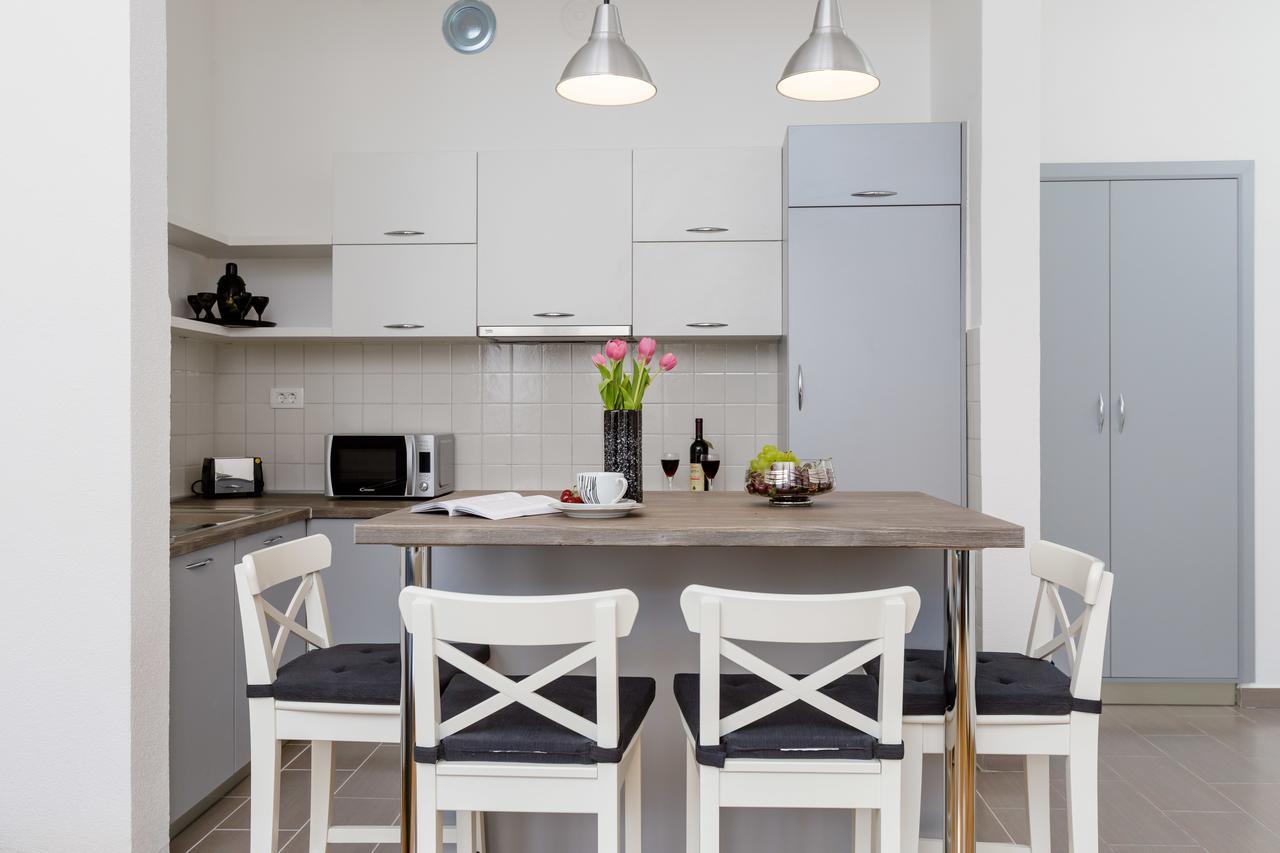Old Town Clock Tower Apartment โกตอร์ ภายนอก รูปภาพ